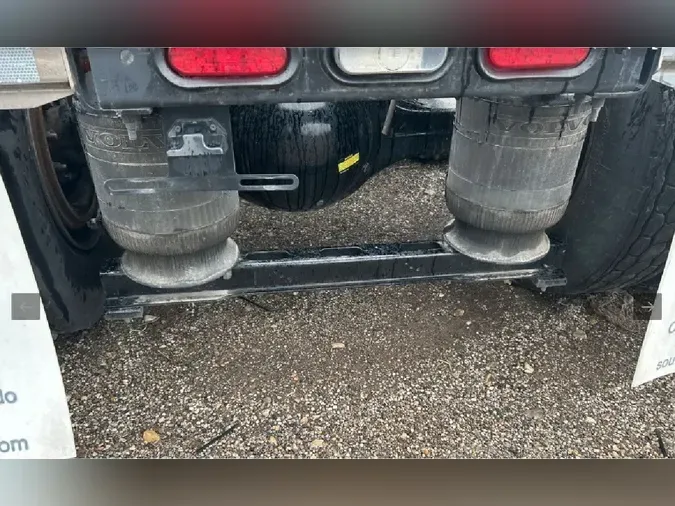 2025 VOLVO VNL64T760