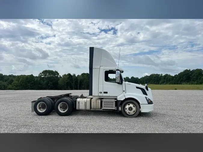 2016 Volvo VNL300