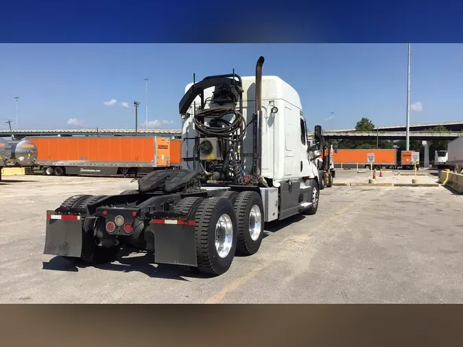 2021 Freightliner Cascadia 126