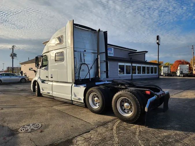 2021 VOLVO VNL64T860