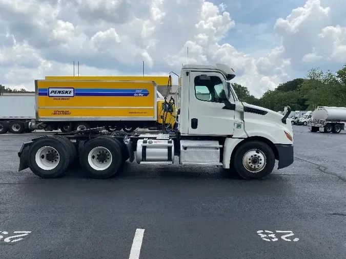 2018 Freightliner T12664ST