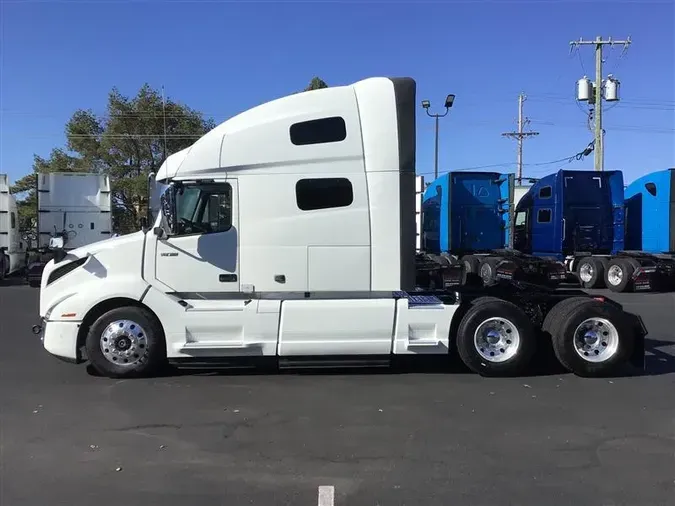 2019 VOLVO VNL760