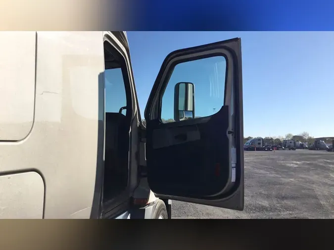 2021 Freightliner Cascadia 1264cdd3e95167834af99ce1ac655d1b38f