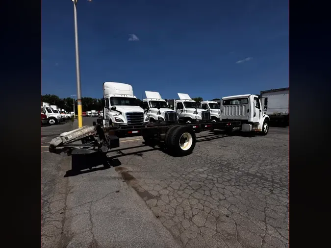 2018 FREIGHTLINER M2 106