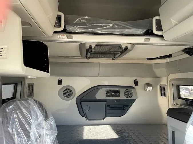 2026 VOLVO VNL64T860