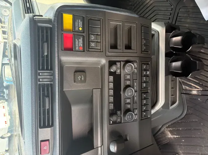 2027 VOLVO TRUCK VNL64TV04