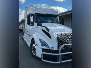 2020 VOLVO VNL64T760