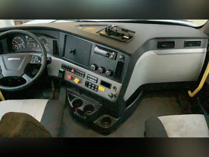 2022 Freightliner Cascadia 126