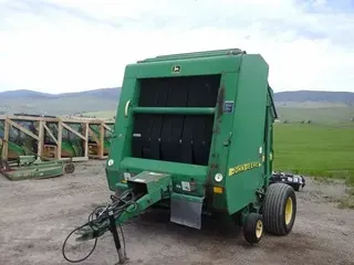 1998 John Deere 566