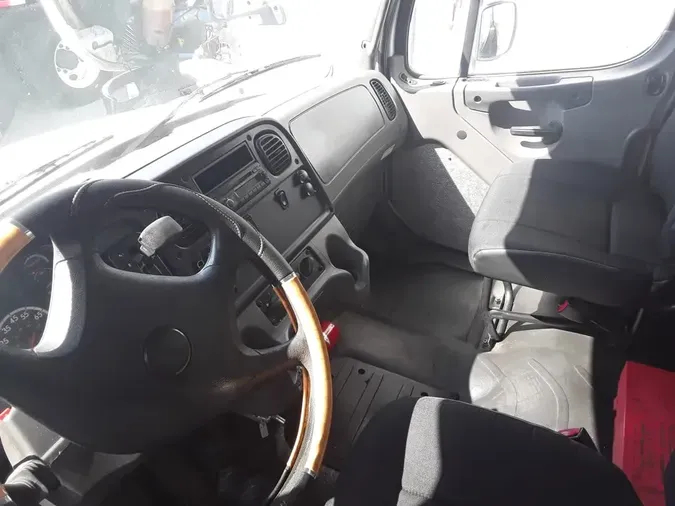 2017 FREIGHTLINER/MERCEDES M2 106