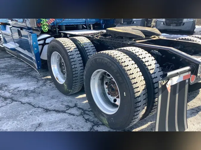 2023 Freightliner Cascadia 126