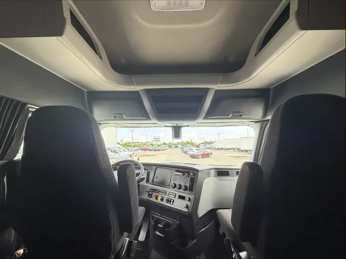 2020 Freightliner Cascadia 126