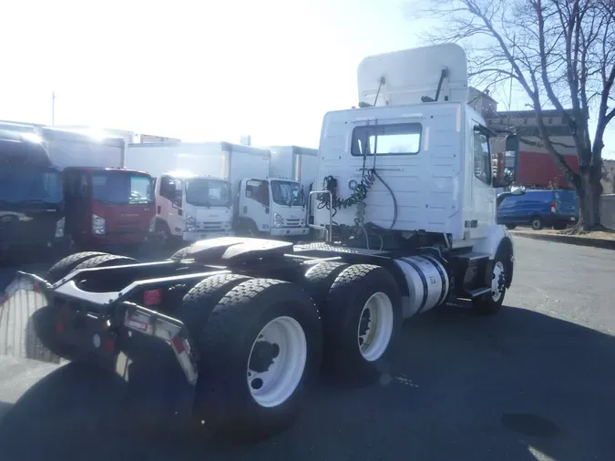 2019 VOLVO VNL