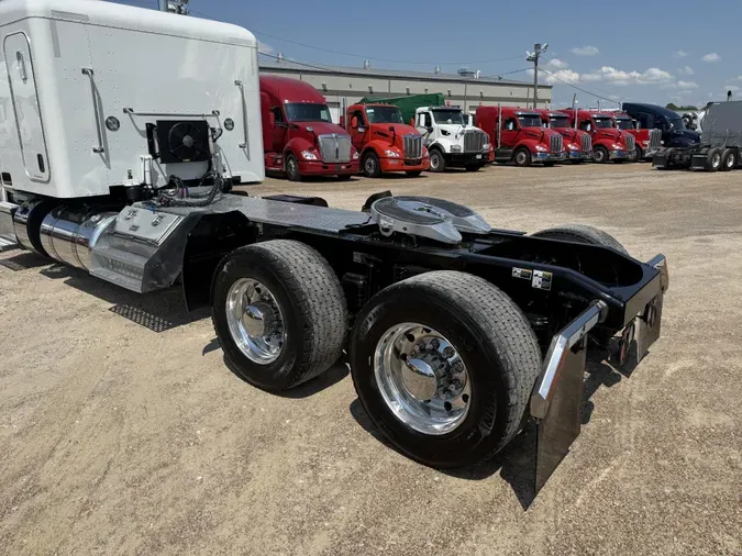 2023 Peterbilt 389