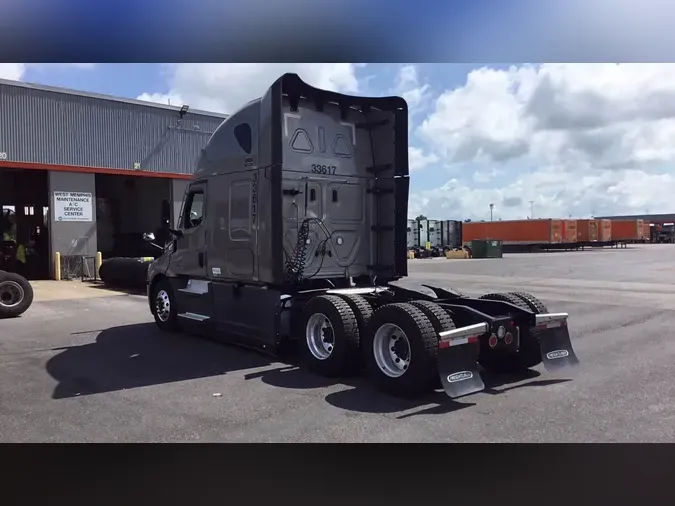 2025 Freightliner Cascadia 1264cf76153a272efe49a3d189d5dd5e9ee