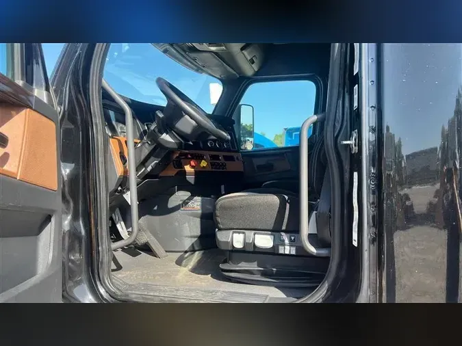 2020 FREIGHTLINER CA126