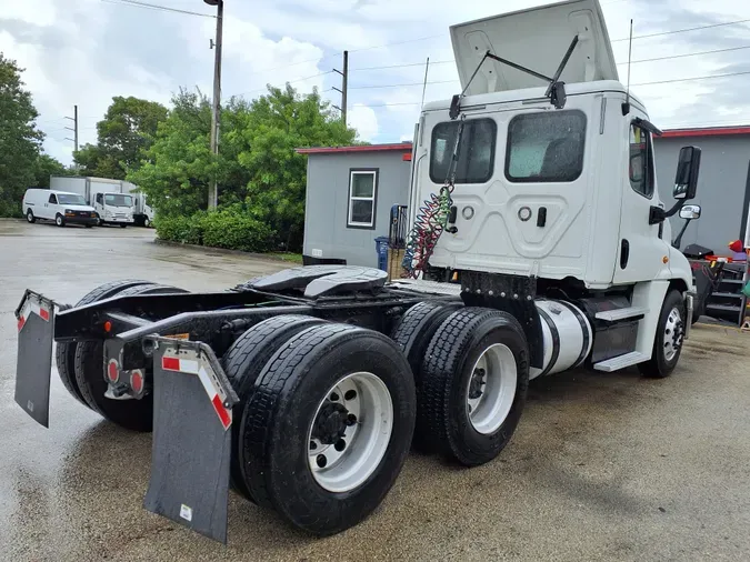 2018 FREIGHTLINER/MERCEDES CASCADIA 125