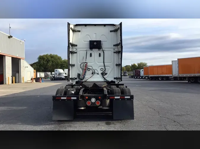 2020 Freightliner Cascadia 126