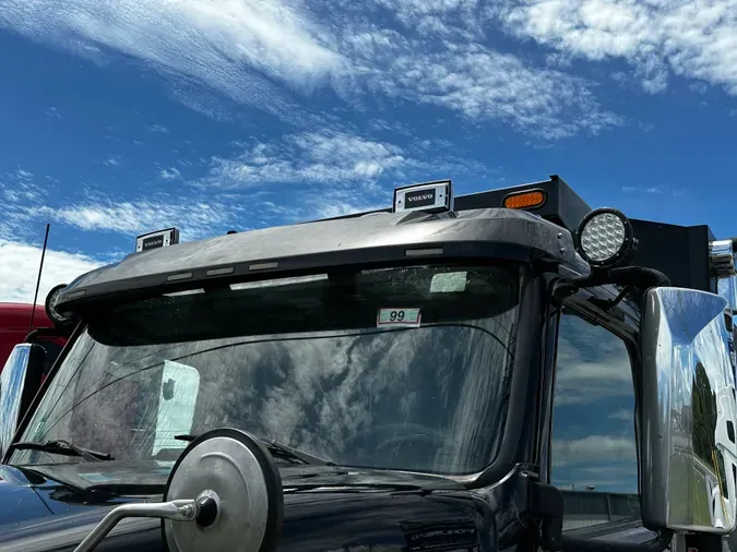 2019 Volvo VHD84F300