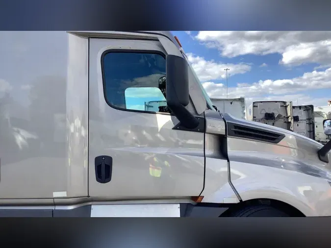 2022 Freightliner Cascadia 126