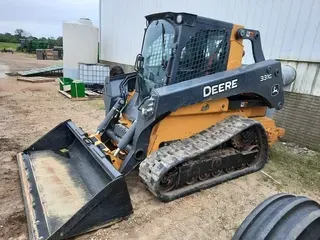 2017 John Deere 331G