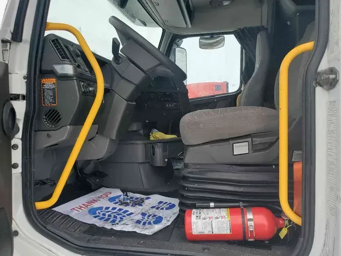 2022 VOLVO VNL64T7404d018cbbeacb2c8ca173473d1003f202