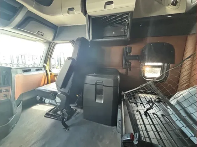 2019 Freightliner Cascadia 126