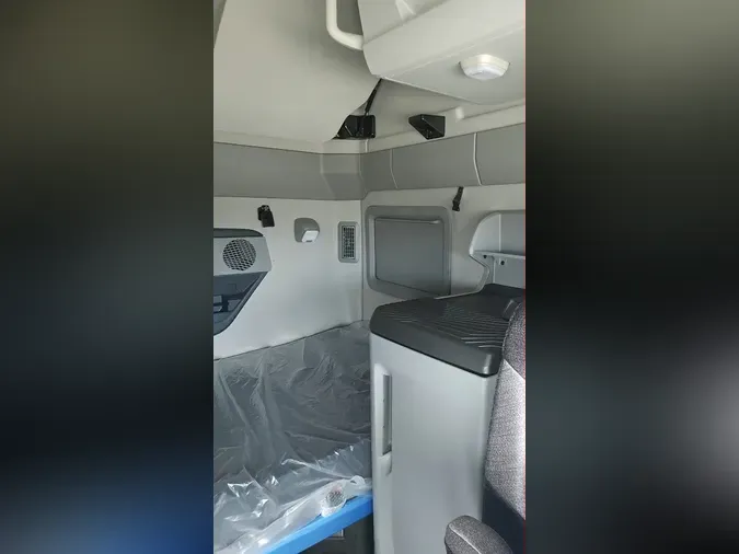 2026 VOLVO VNL64TV04