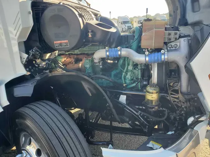 2021 VOLVO VNL64T860