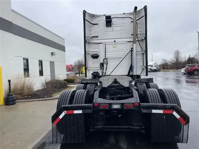 2021 VOLVO VNL64T760