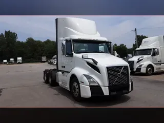 2018 Volvo VNL300