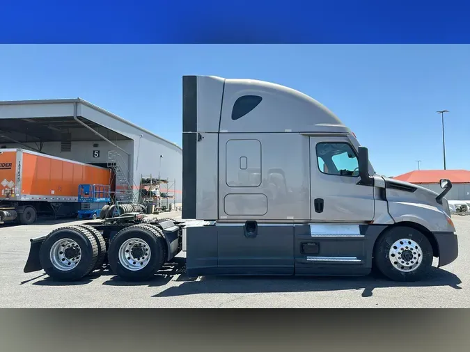 2024 Freightliner Cascadia 126