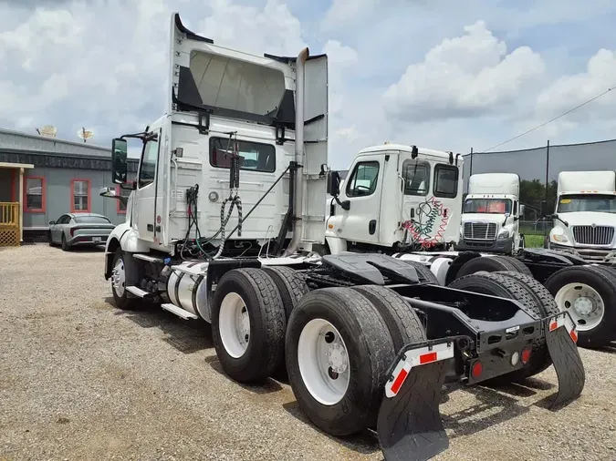 2019 VOLVO VNL64T-300