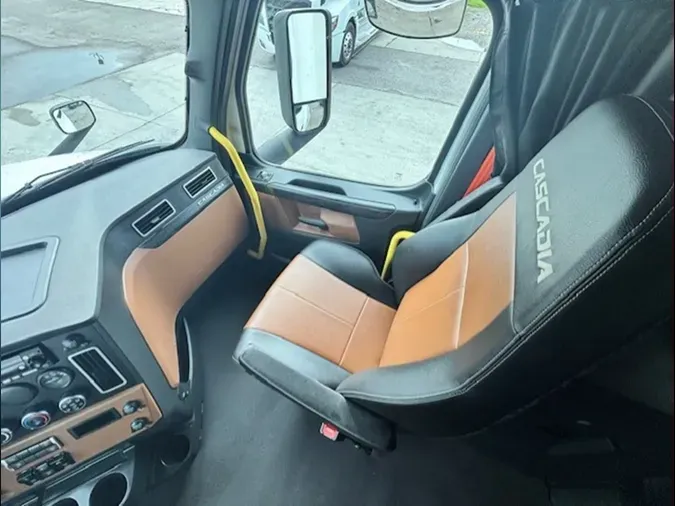 2023 Freightliner Cascadia 126
