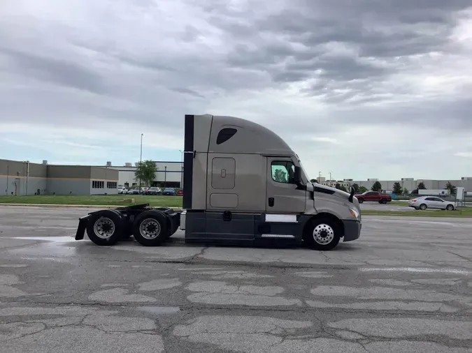 2022 Freightliner Cascadia 126