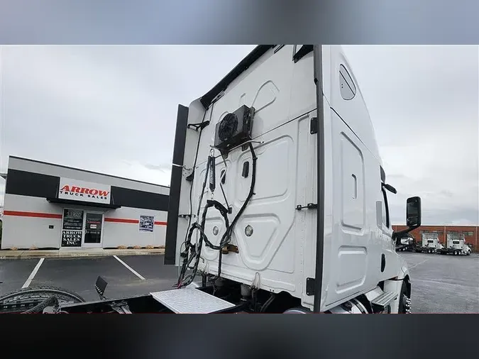 2020 FREIGHTLINER CA126