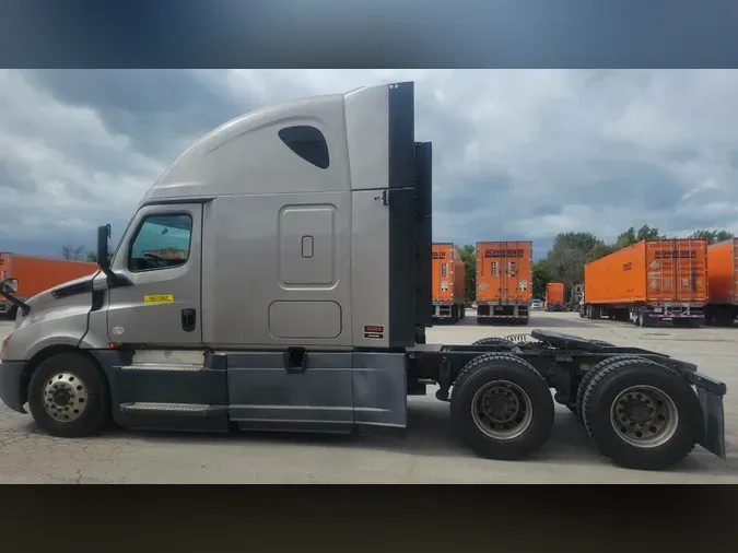 2020 Freightliner Cascadia 126