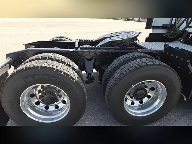 2021 INTERNATIONAL LT