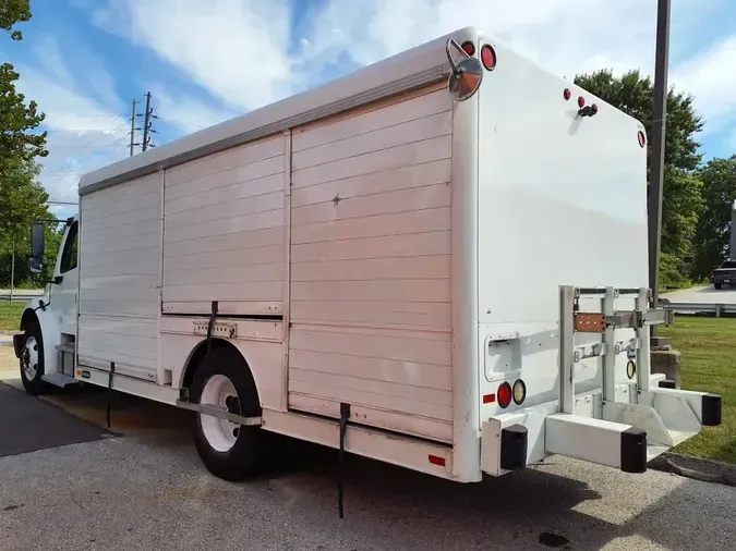 2017 FREIGHTLINER M2 106