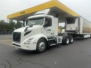 2020 VOLVO VNR300