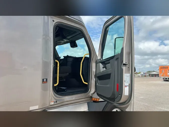 2023 Freightliner Cascadia 126