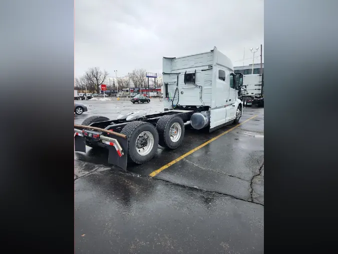 2025 VOLVO VNL62740