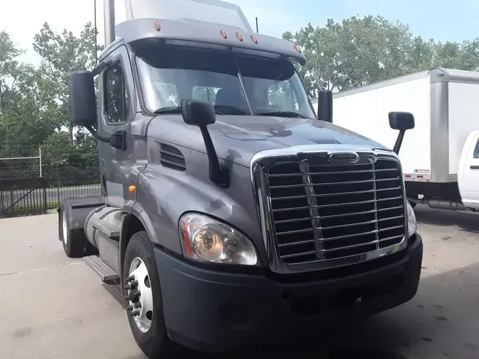 2019 FREIGHTLINER CASCADIA 113