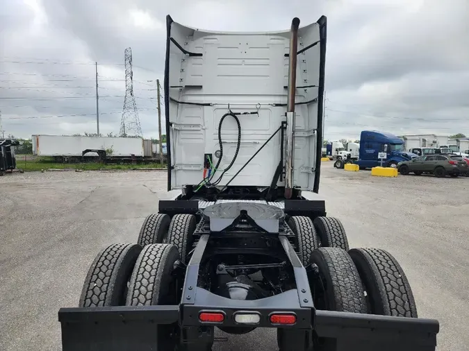 2020 VOLVO VNL64T760