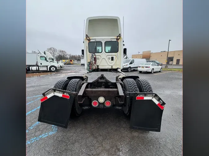 2016 FREIGHTLINER/MERCEDES CASCADIA 113