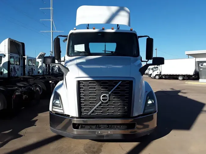 2019 VOLVO VNL64T-300