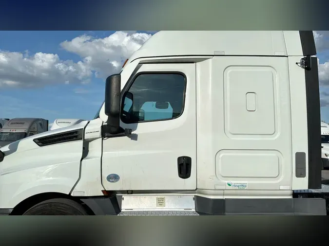 2021 Freightliner Cascadia 126