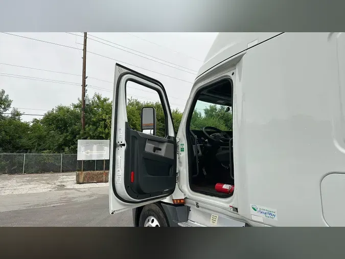 2020 Freightliner Cascadia 126