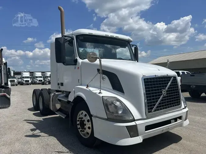 2012 VOLVO VNL64T300