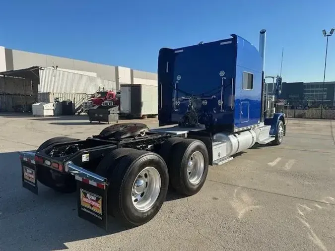 2022 Peterbilt 389